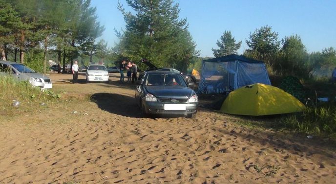 В Удмуртии «Лада Приора» наехала шатер, в котором сидела 24-летняя девушка